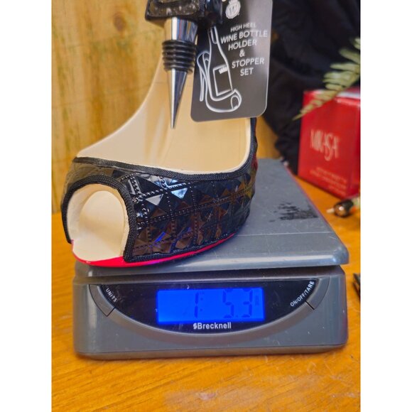 Wild Eye Designs High Heel Wine Bottle Holder and Stopper Set - Picture 10 of 10